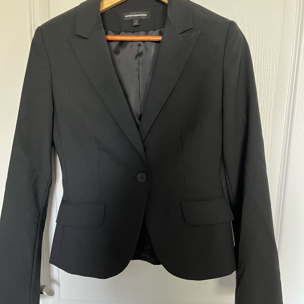 Express Black Fitted Blazer with Notched Lapels and Modern Fit